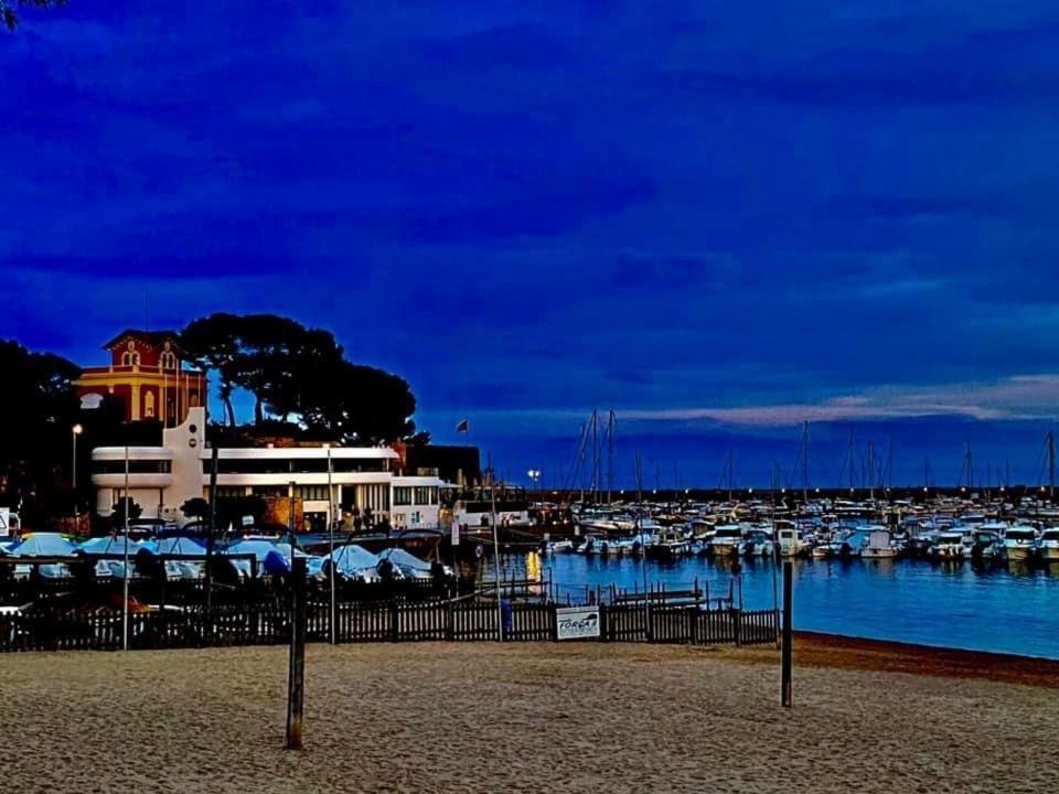 Апартаменты 1Ra Linea Platja De Sant Feliu Сан-Фелиу-де-Гишольс Экстерьер фото