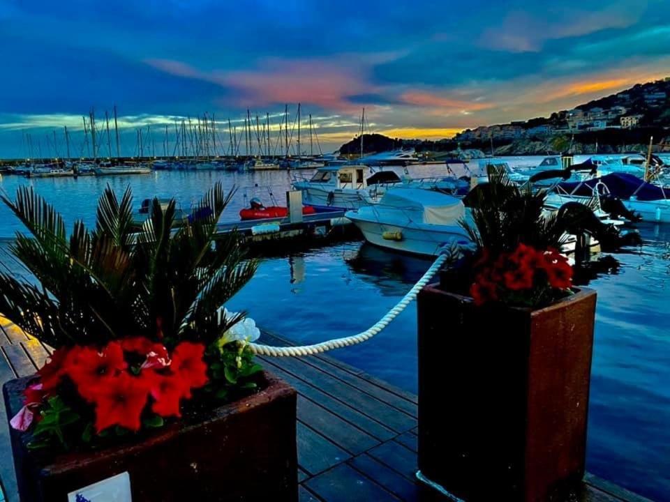Апартаменты 1Ra Linea Platja De Sant Feliu Сан-Фелиу-де-Гишольс Экстерьер фото
